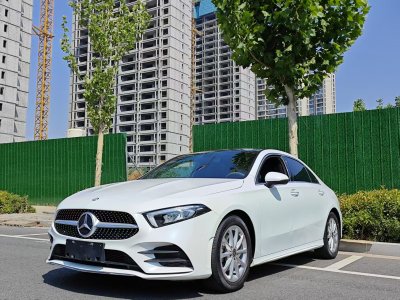 2020年9月 奔馳 奔馳A級(jí) 改款 A 200 L 運(yùn)動(dòng)轎車時(shí)尚型圖片