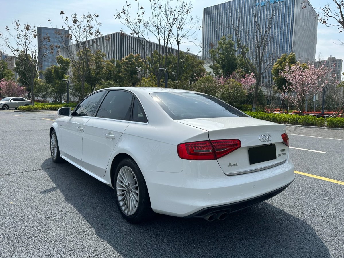 奥迪 奥迪A4L 2016款 35 TFSI 2.0T  典藏版 S LINE 舒适型图片