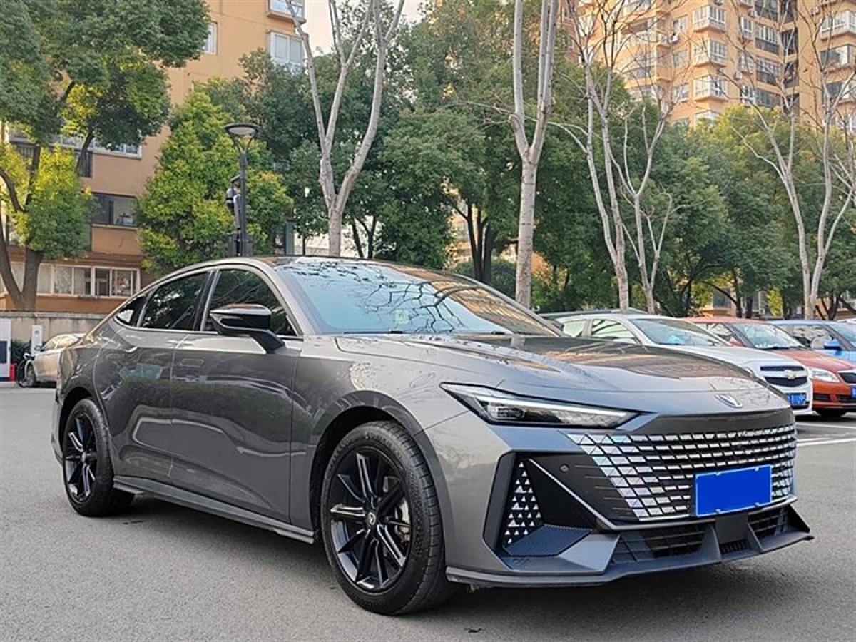 長(zhǎng)安 長(zhǎng)安UNI-V  2022款 1.5T 尊貴型圖片