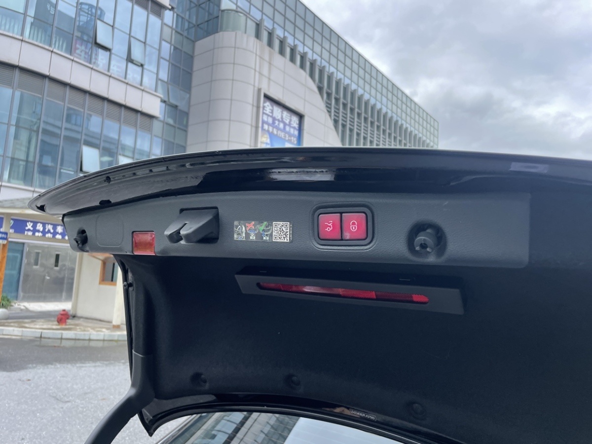 奔馳 奔馳E級(jí)  2023款 E 300 L 豪華型圖片
