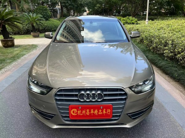 奥迪 奥迪A4L  2013款 30 TFSI 自动舒适型