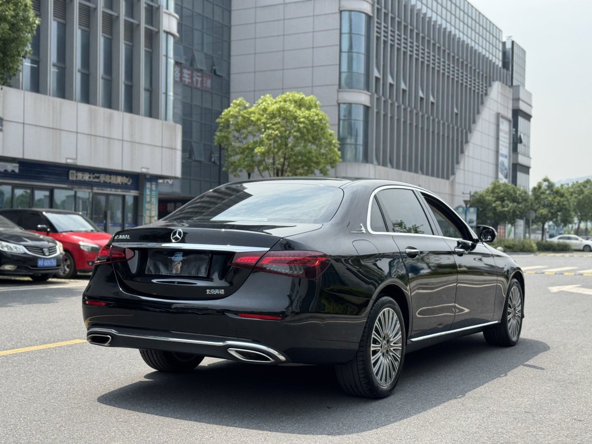 奔馳 奔馳E級  2023款 改款 E 300 L 時尚型圖片