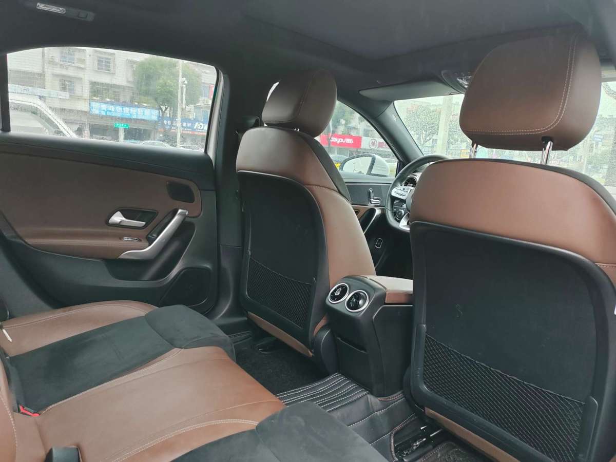 2019年06月奔驰 奔驰A级  2019款  改款 A 200 L 运动轿车