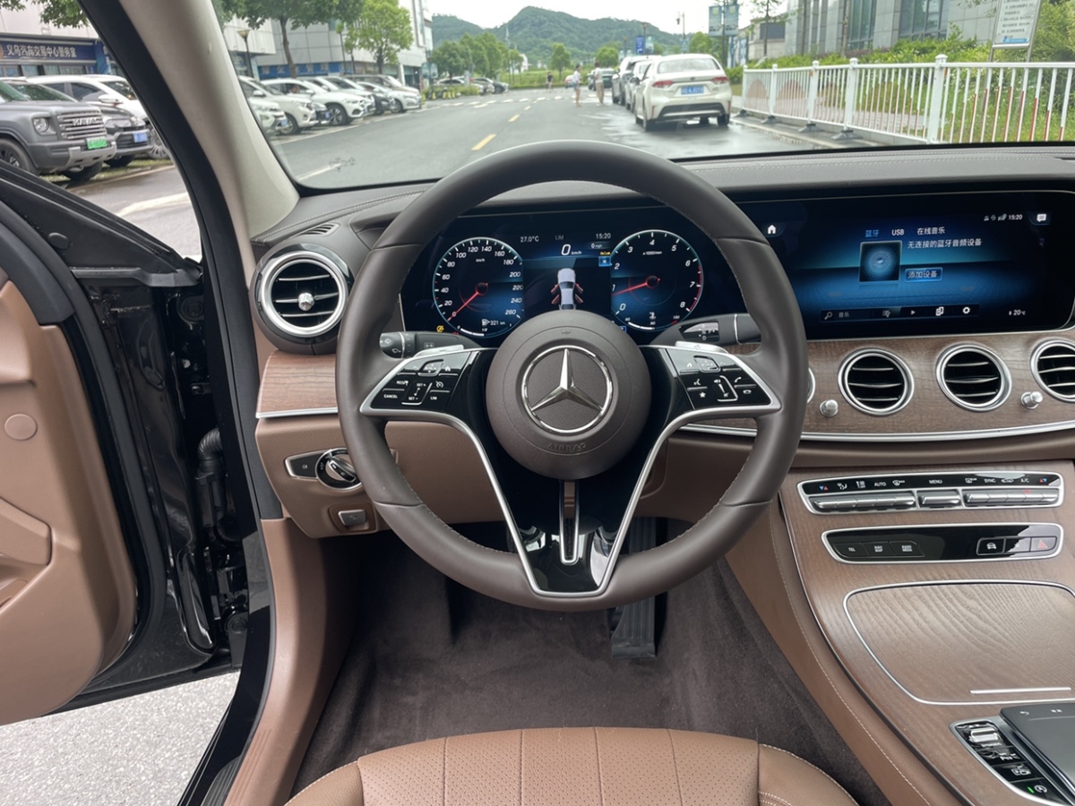 奔馳 奔馳E級(jí)  2023款 E 300 L 豪華型圖片