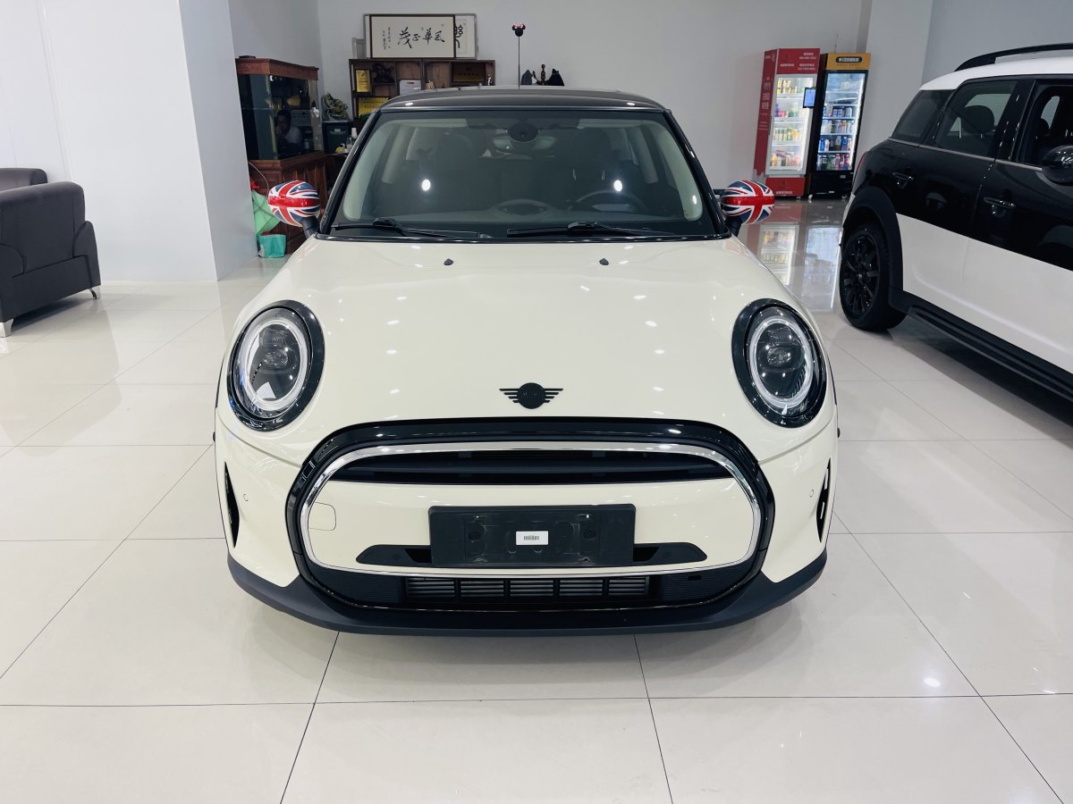 MINI MINI  2022款 改款 1.5T COOPER 藝術(shù)家圖片