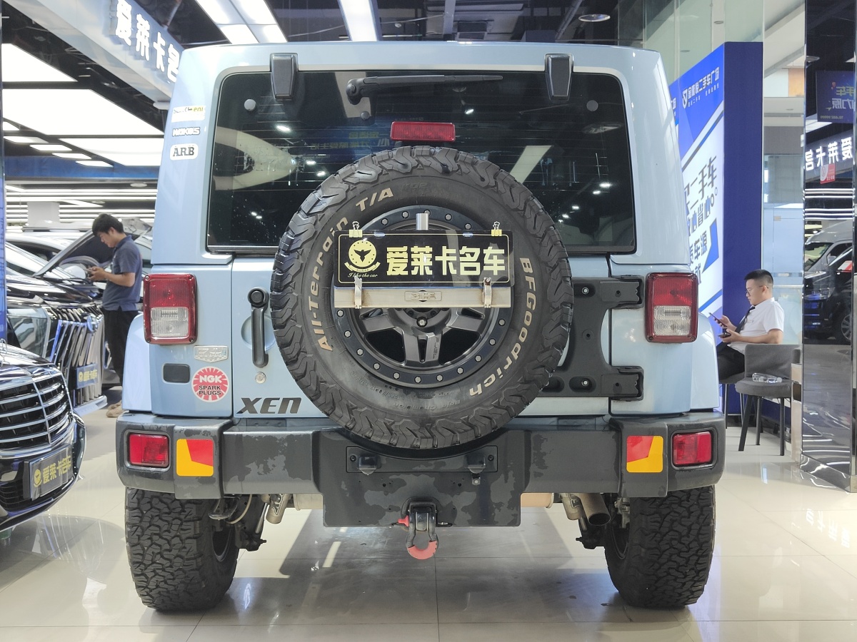 Jeep 牧馬人  2012款 3.6L Sahara 極地版圖片