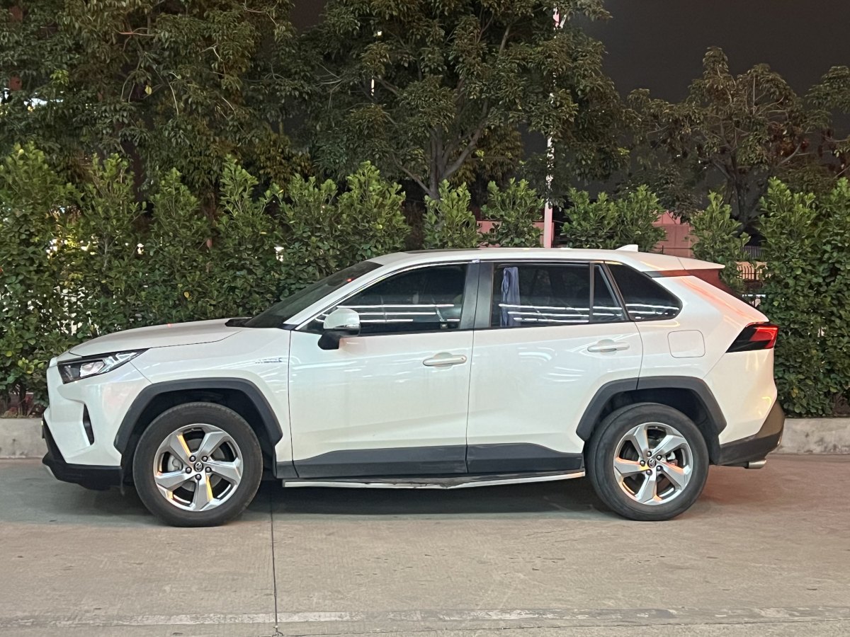 豐田 RAV4榮放  2020款 雙擎  2.5L CVT四驅(qū)精英版圖片