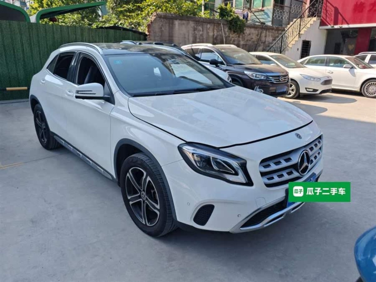 奔馳 奔馳GLA  2018款 GLA 200 時(shí)尚型圖片