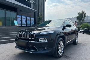 自由光 Jeep 2.0L 優(yōu)越版