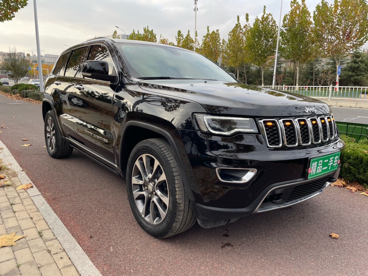 Jeep 大切諾基  2017款 3.0L 舒享導(dǎo)航版圖片