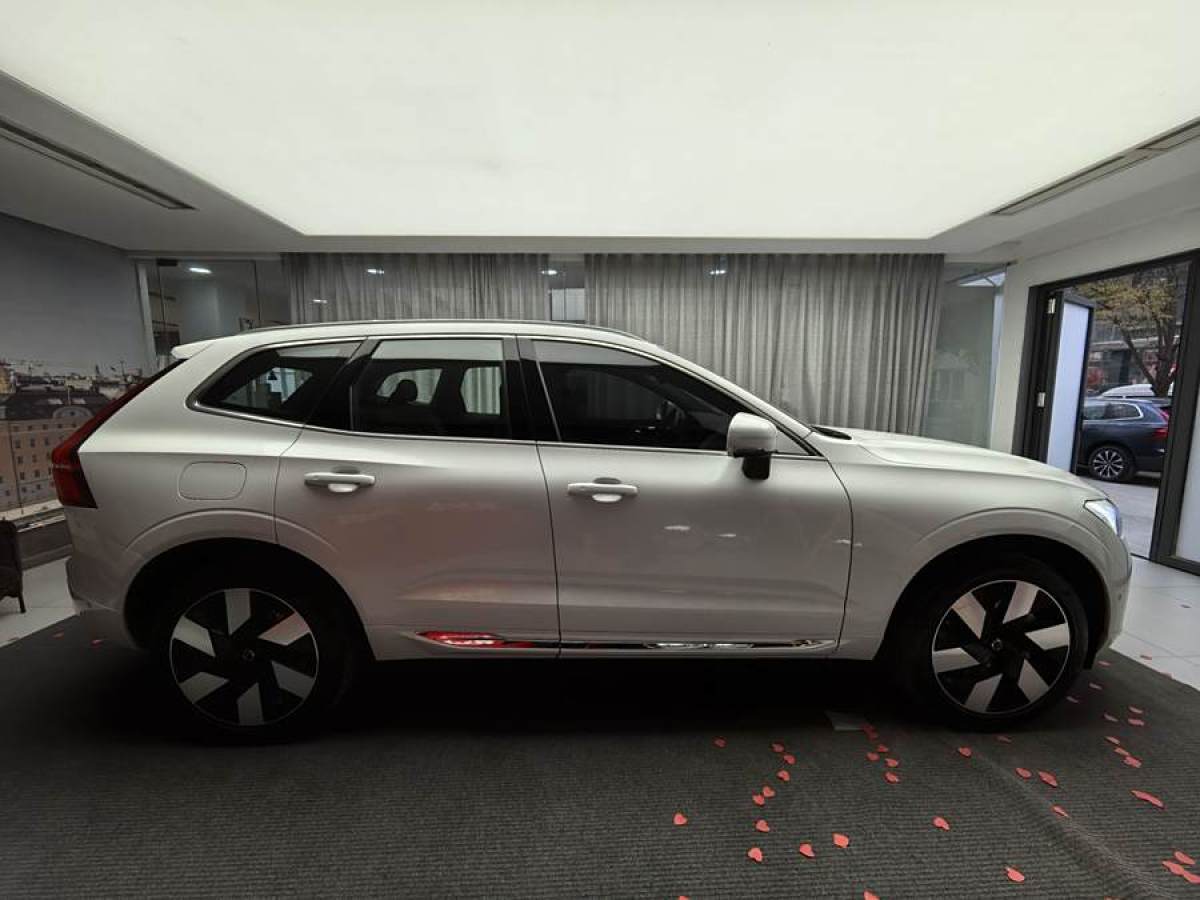 2024年6月沃爾沃 XC60新能源  2024款 T8 插電混動 長續(xù)航四驅(qū)智遠(yuǎn)豪華版