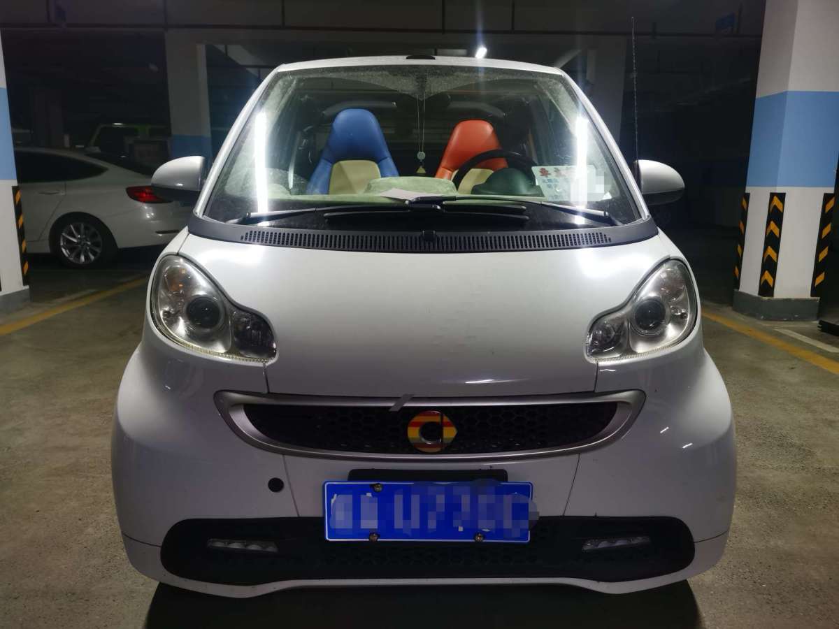 2011年6月smart fortwo  2011款 1.0 MHD 敞篷燃橙版