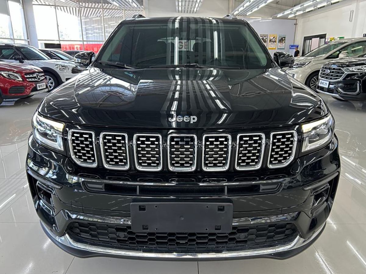 Jeep 大指揮官  2022款 2.0T 四驅(qū)豪華版圖片