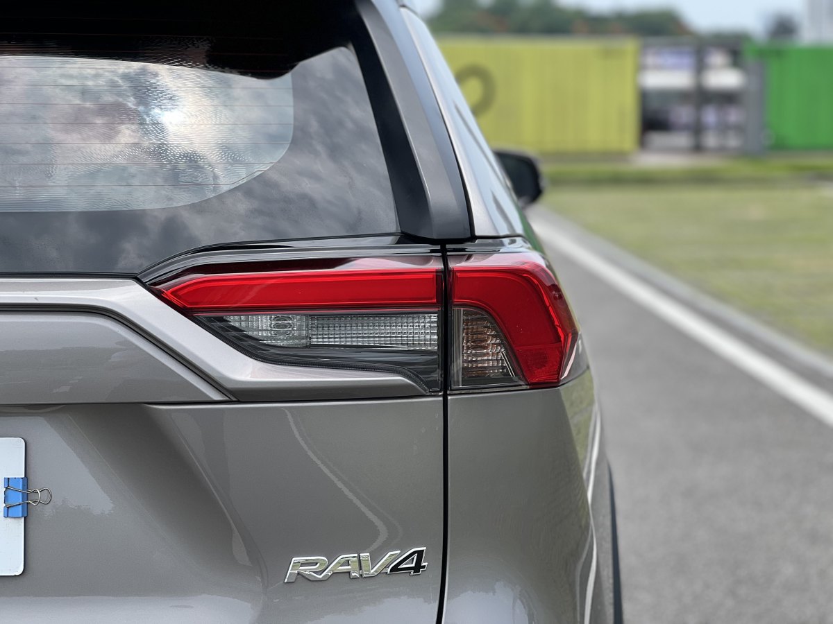 丰田 RAV4  2018款 荣放 2.0L CVT两驱风尚版图片