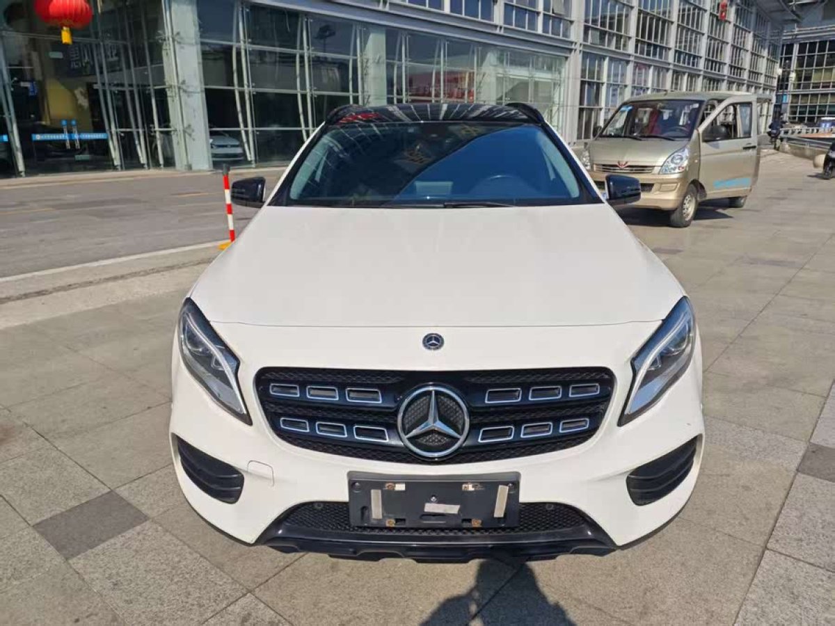 奔馳 奔馳GLA  2018款 GLA 220 4MATIC 運(yùn)動(dòng)型圖片
