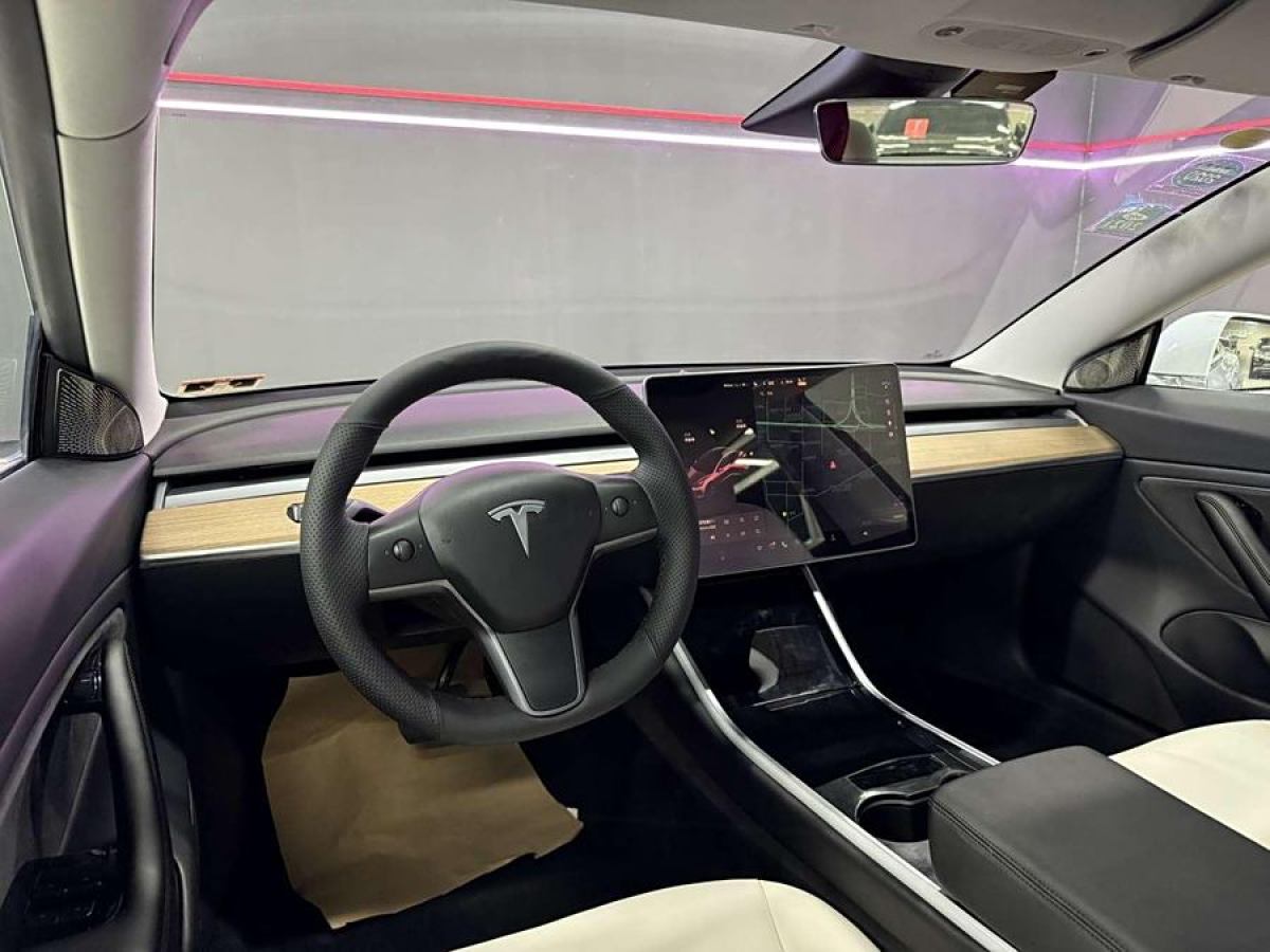 特斯拉 Model 3  2019款 標準續(xù)航后驅(qū)升級版圖片