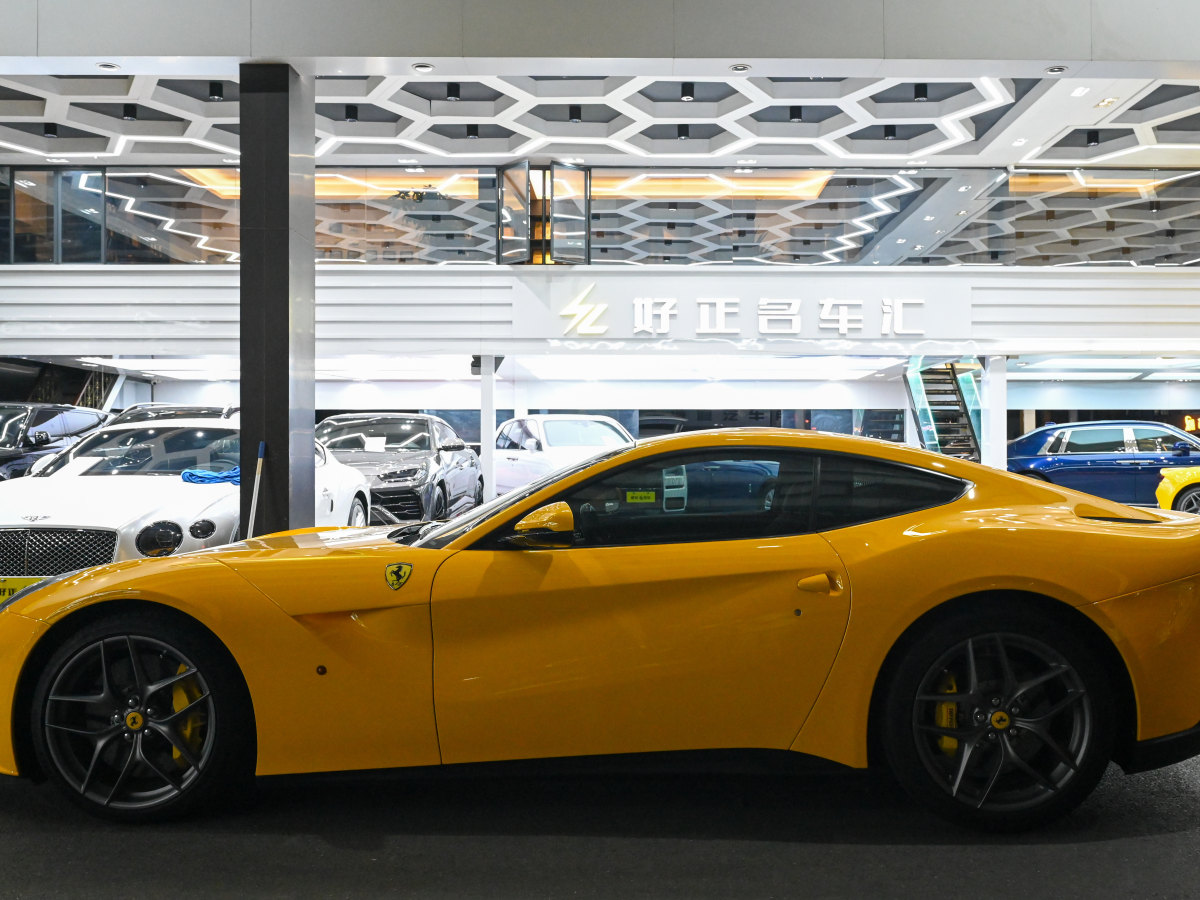 法拉利 F12berlinetta  2013款 6.3L 標(biāo)準(zhǔn)型圖片