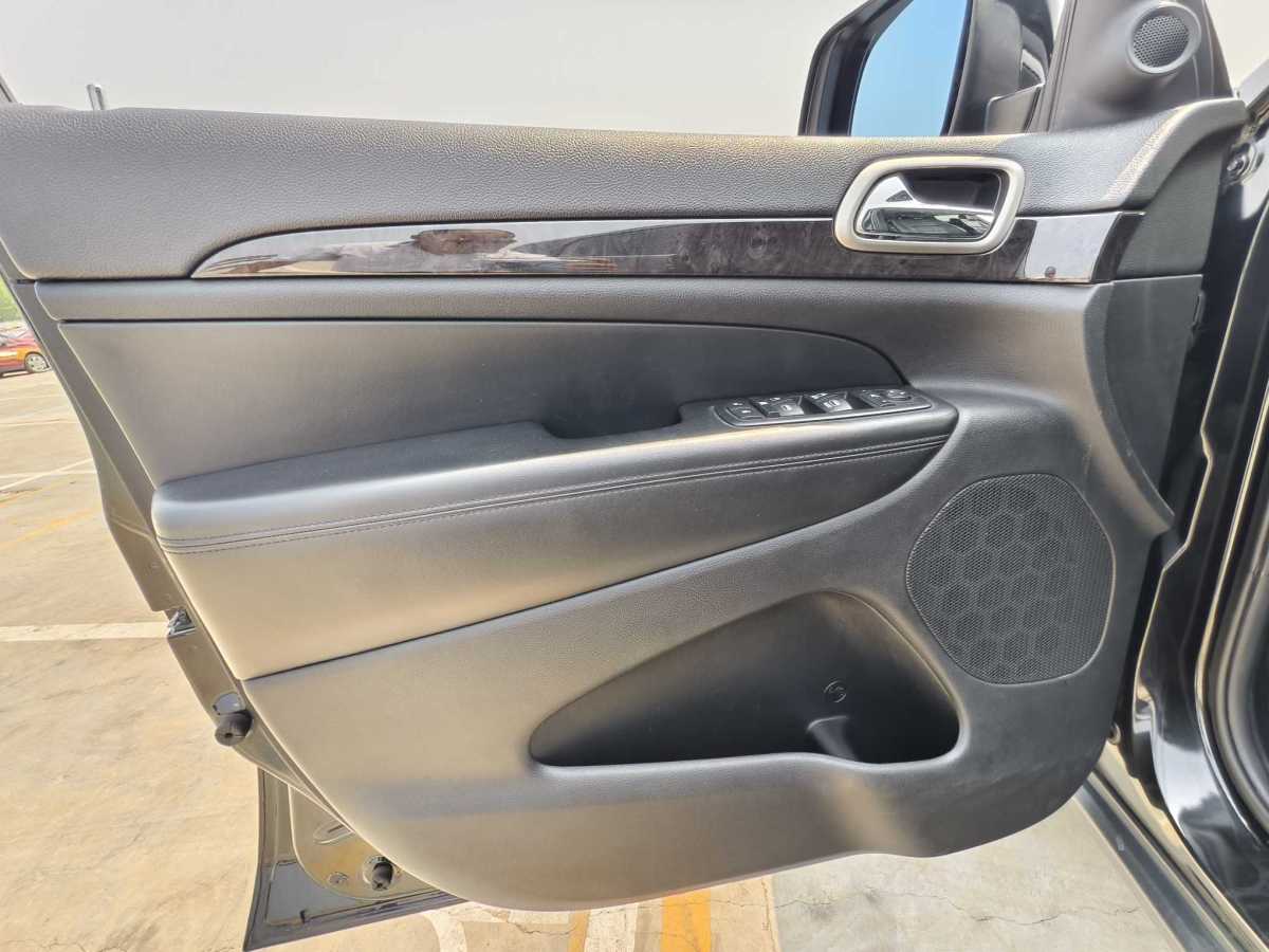 Jeep 大切諾基  2013款 3.6L 舒享導(dǎo)航版圖片