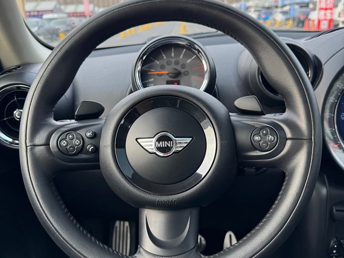 MINI COUNTRYMAN  2015款 1.6T COOPER S ALL4 極致暗夜版圖片