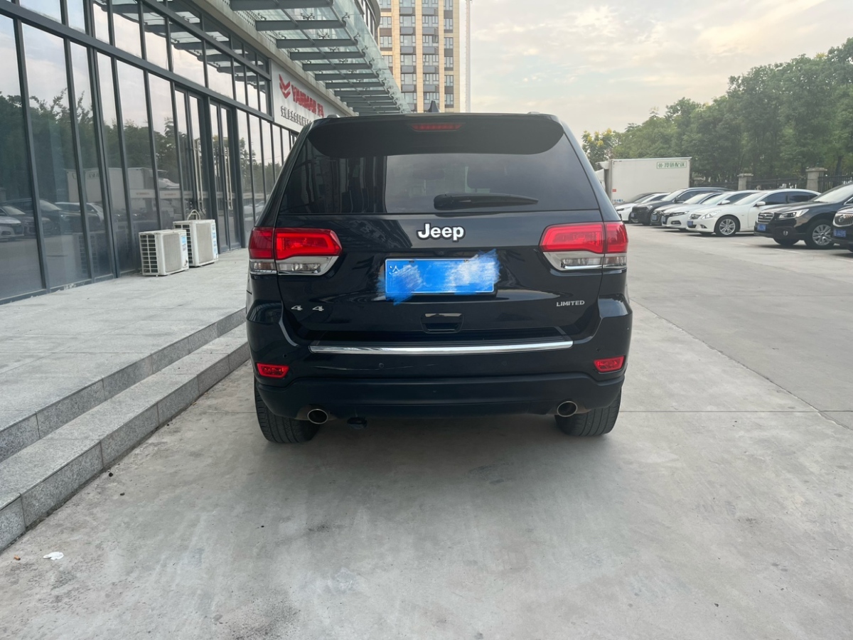 2015年1月Jeep 大切諾基  2014款 3.6L 精英導(dǎo)航版