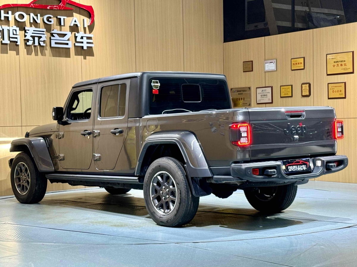 2023年2月Jeep 角斗士  2022款 3.6L 先行版