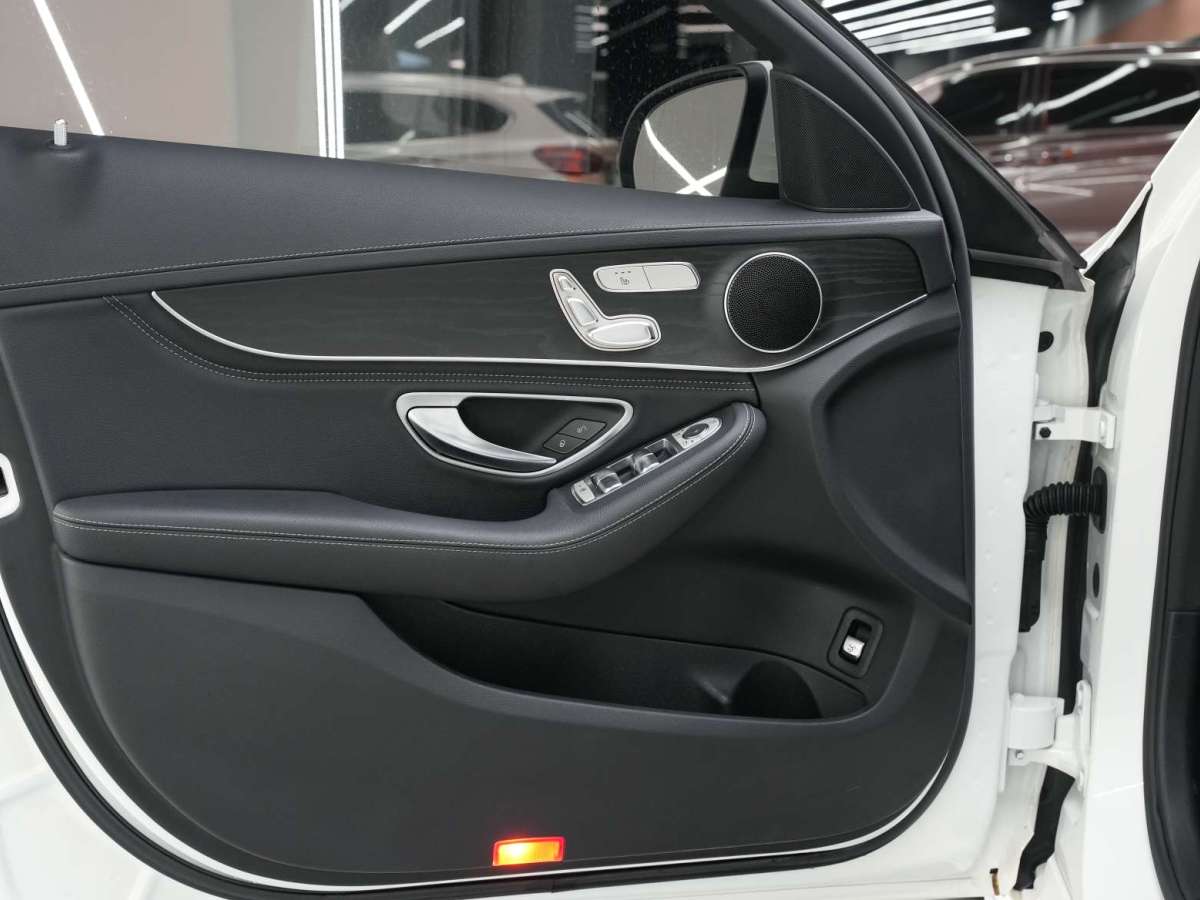 2018年6月奔驰 奔驰C级  2018款 C 200 L 运动版