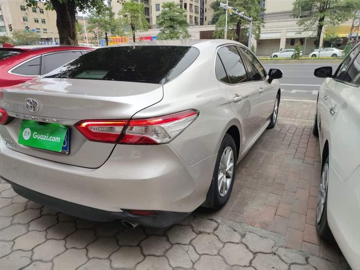 豐田 凱美瑞  2018款 2.0E 領(lǐng)先版圖片