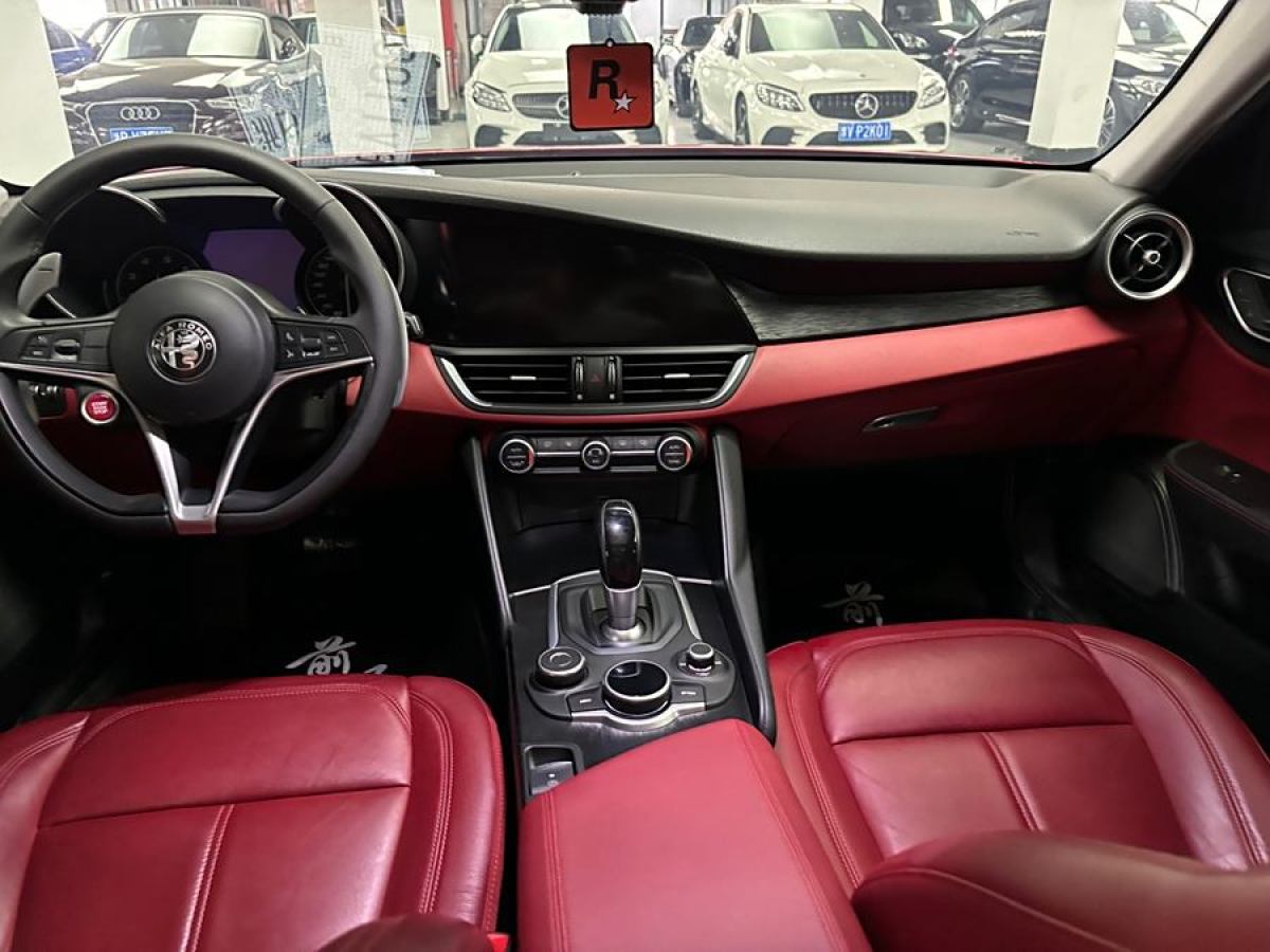 阿尔法·罗密欧 Giulia  2020款 2.0T 280HP 豪华运动版图片
