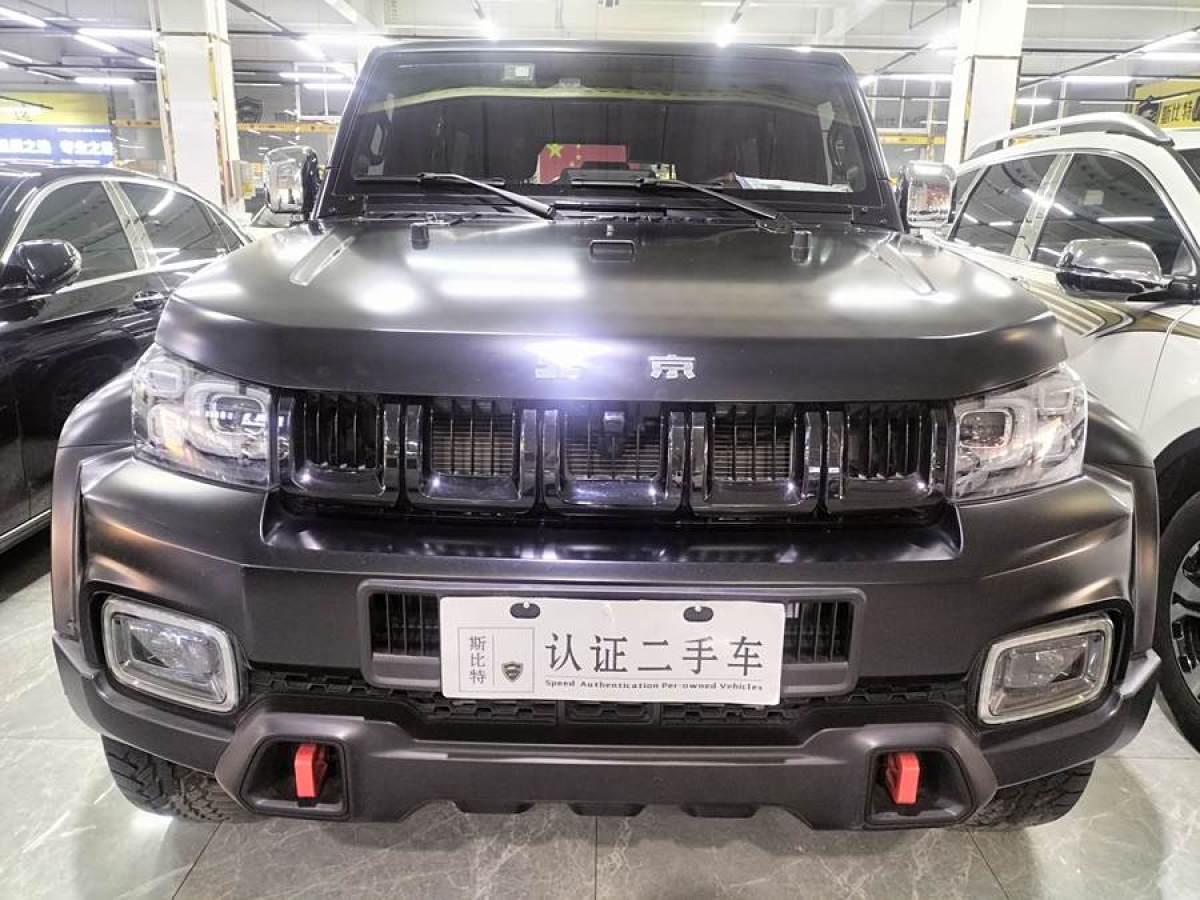 北京 BJ40  2021款 2.0D 自動四驅(qū)刀鋒英雄版?zhèn)b客型圖片