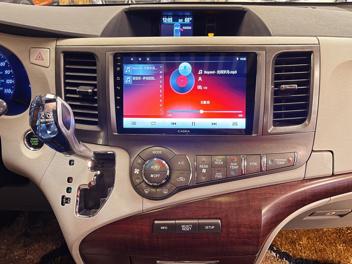 2012年10月丰田 塞纳  2011款 3.5L 四驱自动型