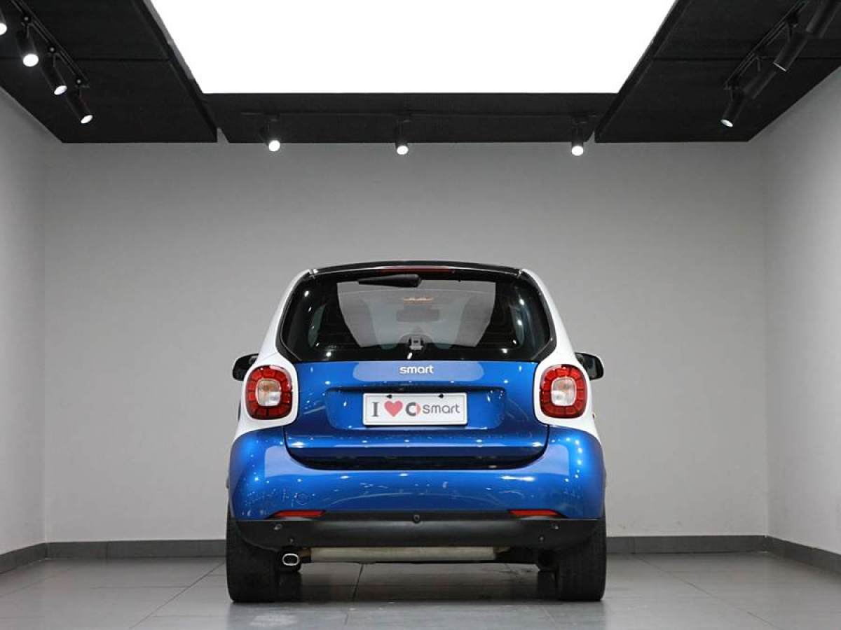 smart fortwo  2016款 0.9T 66千瓦硬頂極致版圖片