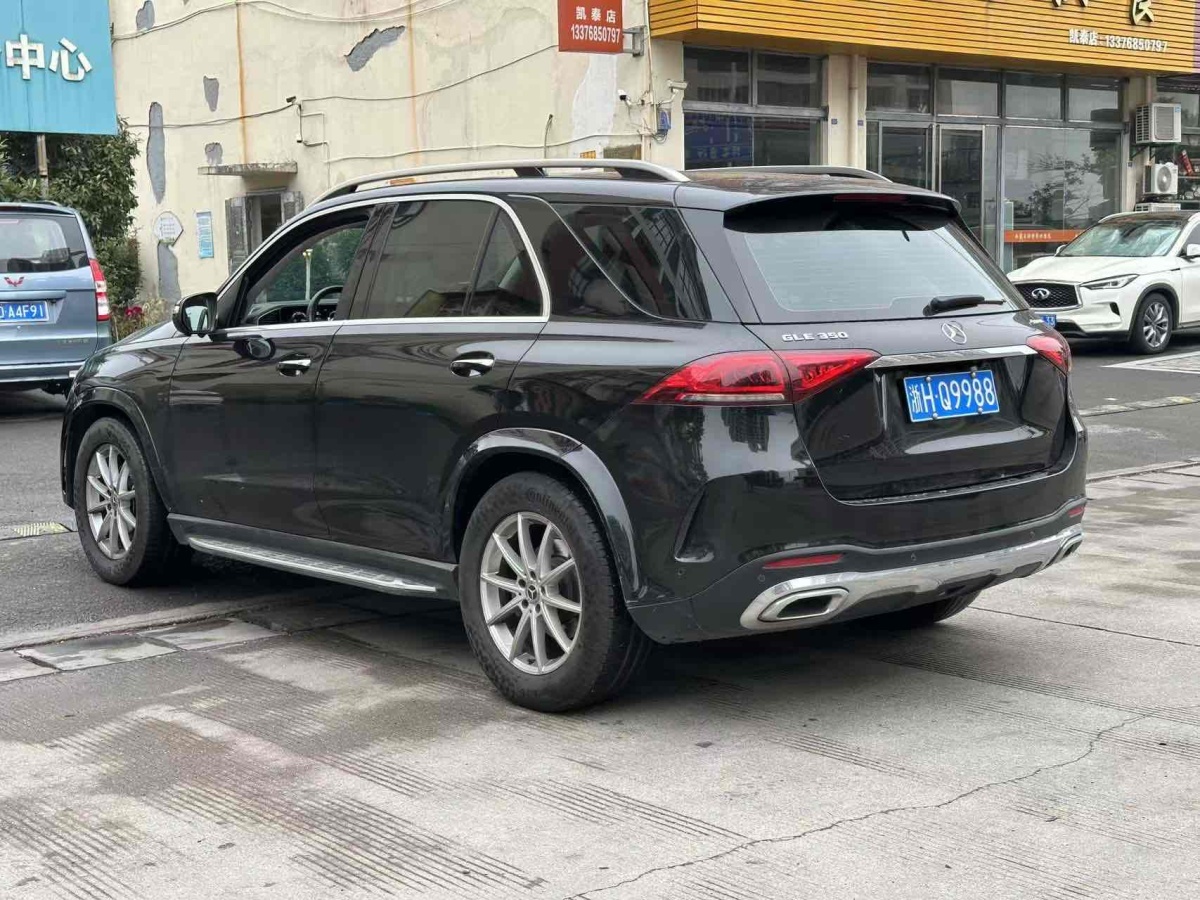 奔馳 奔馳GLE  2020款  GLE 350 4MATIC 時(shí)尚型圖片