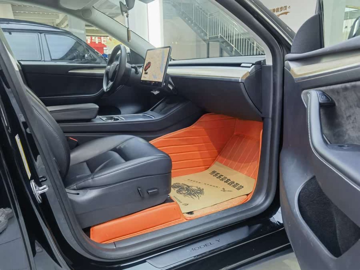 特斯拉 Model Y  2021款 標(biāo)準(zhǔn)續(xù)航后驅(qū)版圖片