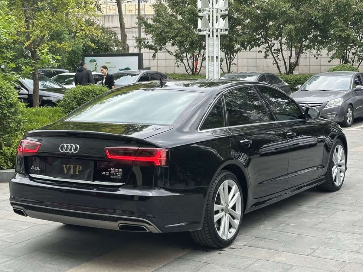 奧迪 奧迪A4L  2018款 30周年年型 45 TFSI quattro 運(yùn)動(dòng)型圖片