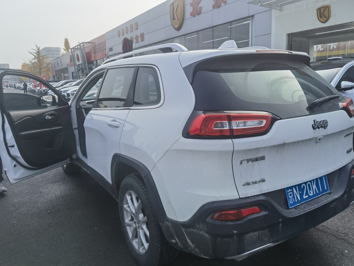 Jeep 自由光  2016款 2.4L 專業(yè)版圖片