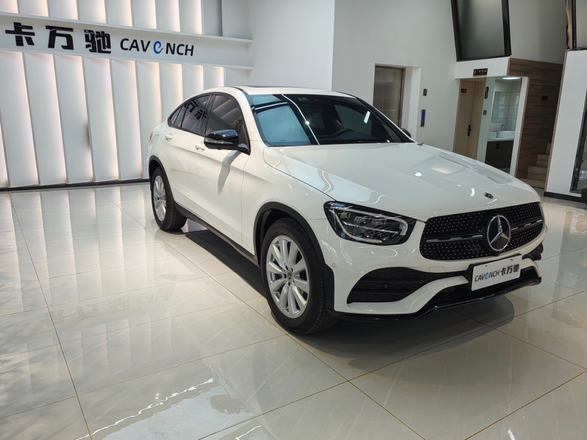 奔驰 奔驰GLC  2022款 改款 GLC 260 4MATIC 轿跑SUV图片