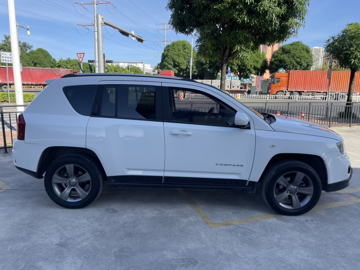 Jeep 指南者  2014款 改款 2.4L 四驅(qū)舒適版圖片