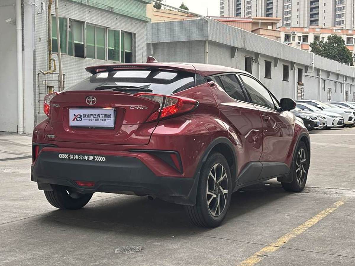 豐田 C-HR  2018款 2.0L 領(lǐng)先天窗版 國V圖片