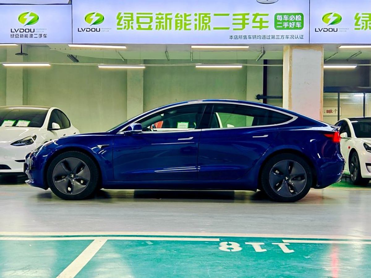 特斯拉 Model 3  2020款 改款 標(biāo)準(zhǔn)續(xù)航后驅(qū)升級(jí)版圖片