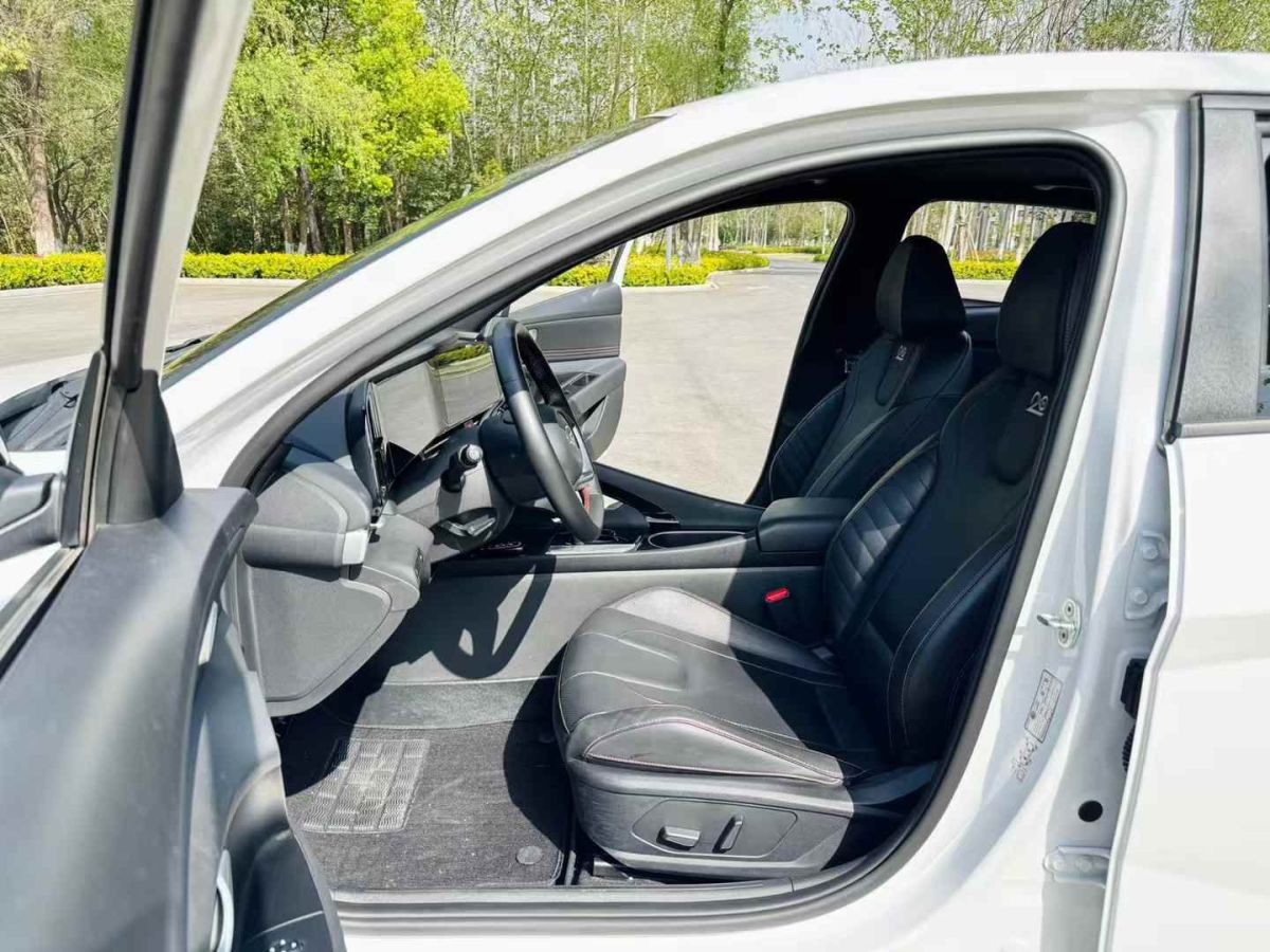 現(xiàn)代 伊蘭特  2023款 1.5L CVT GLS領(lǐng)先版圖片