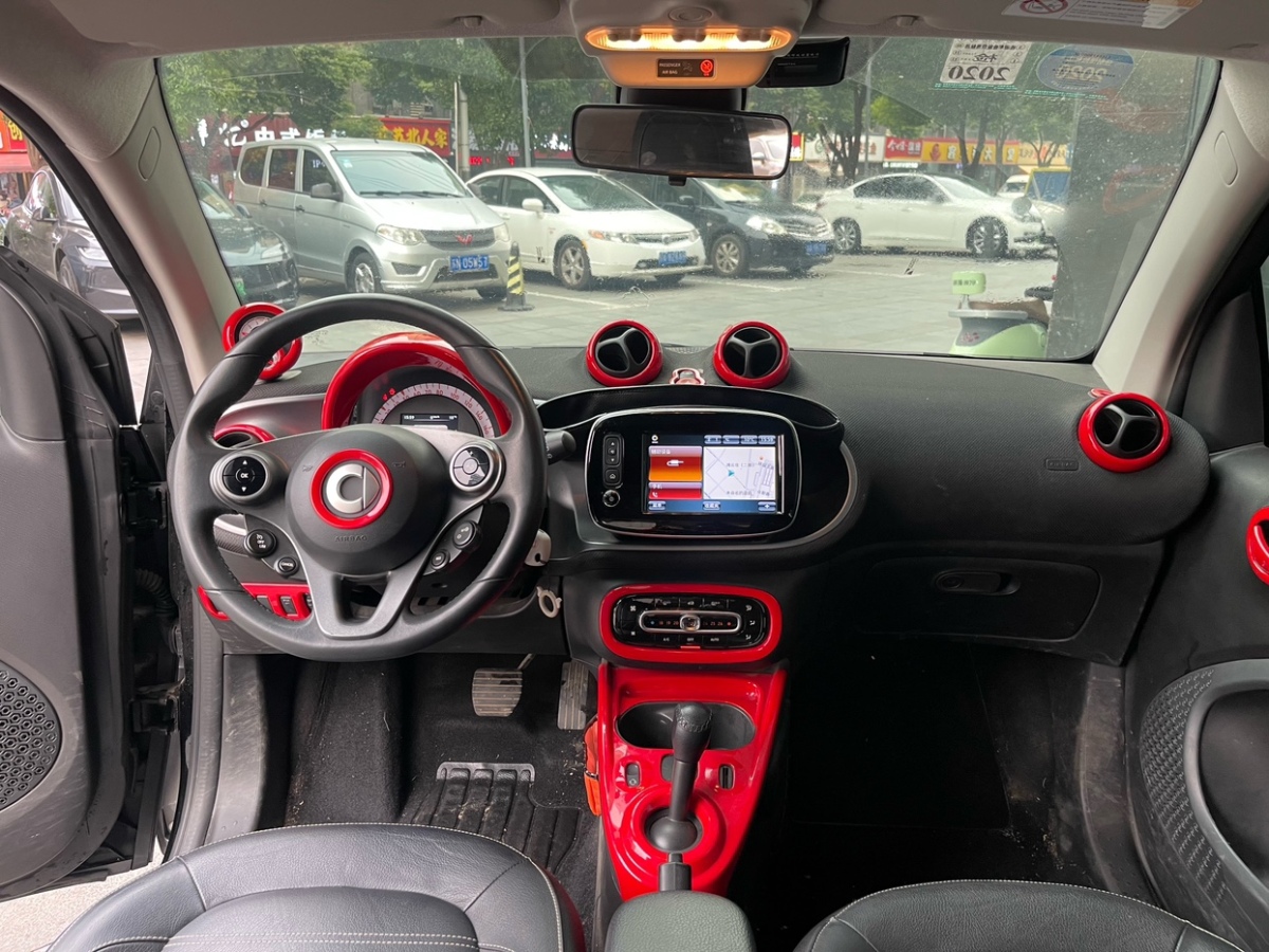 smart fortwo  2018款 0.9T 66千瓦硬頂先鋒版圖片