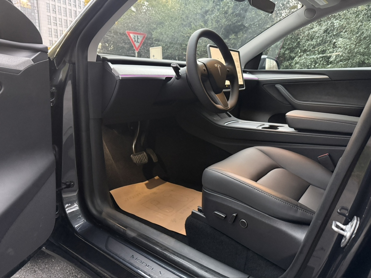 特斯拉 Model Y  2024款 后輪驅(qū)動版圖片