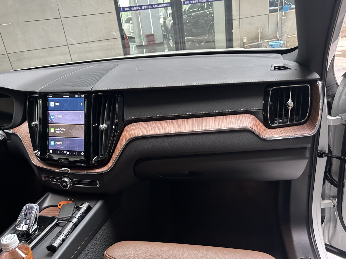 沃爾沃 XC60  2024款 B5 四驅(qū)智遠(yuǎn)豪華版圖片