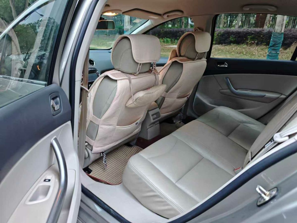 標(biāo)致 408  2013款 2.0L 自動尊貴版圖片