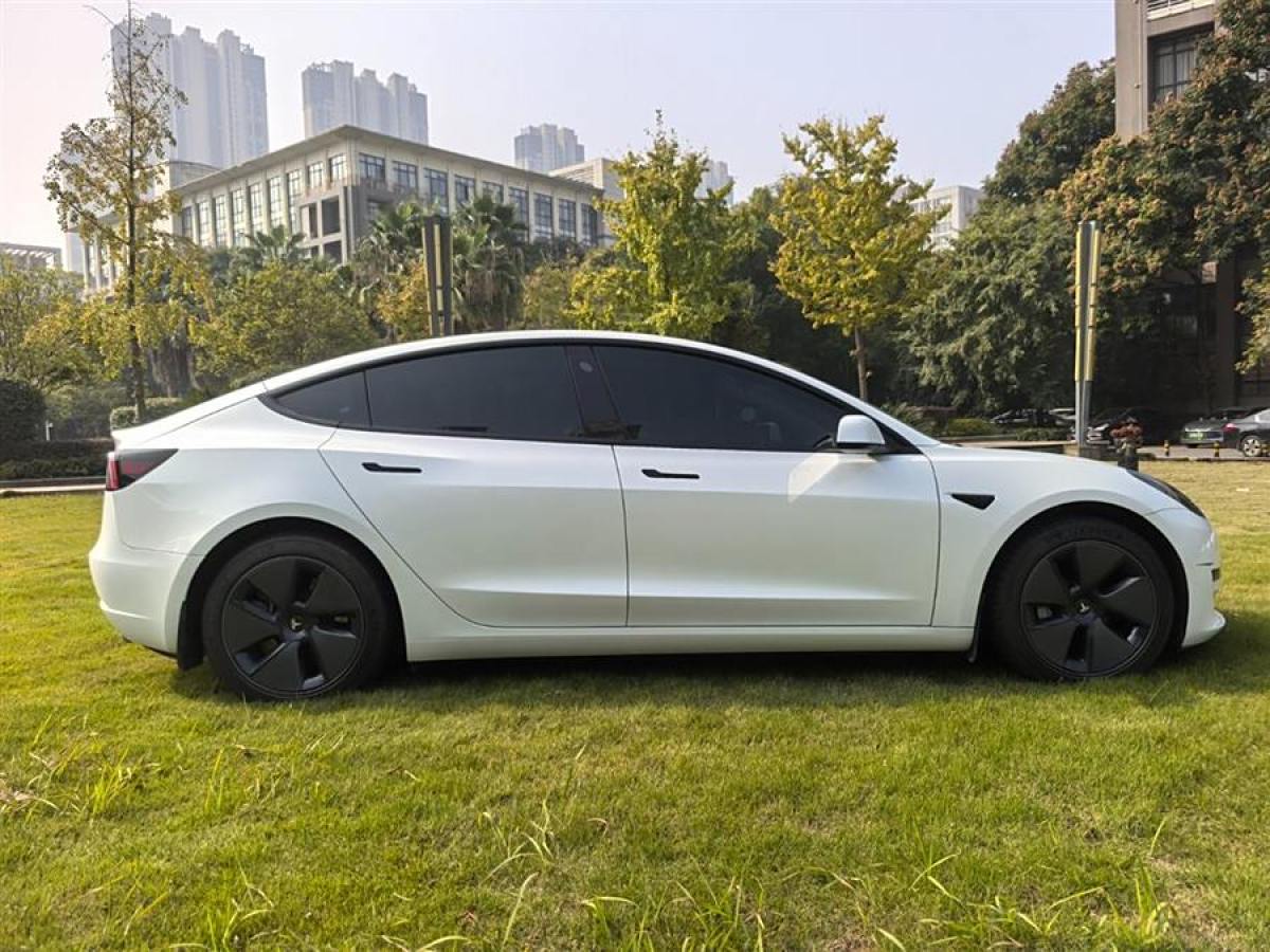 特斯拉 Model 3  2022款 改款 后輪驅(qū)動版圖片