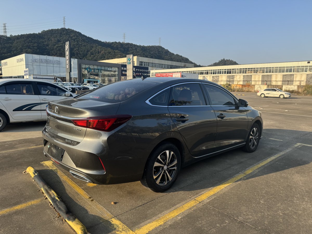 長(zhǎng)安 逸動(dòng)  2020款 PLUS 藍(lán)鯨NE 1.4T GDI DCT尊貴型圖片