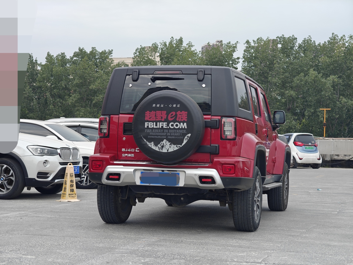 北京 BJ40  2020款 2.0T 自動四驅(qū)城市獵人版?zhèn)b客型圖片