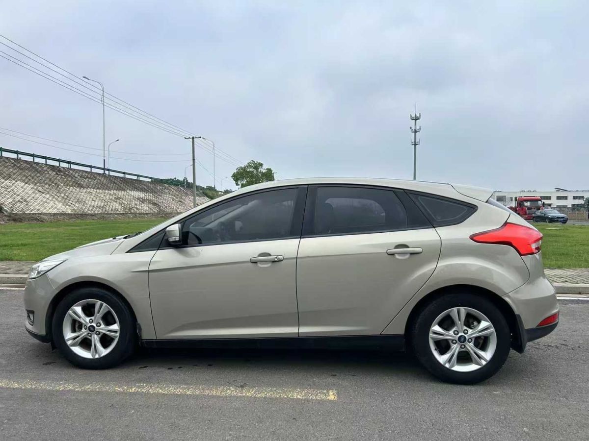 福特 福克斯  2015款 三廂 EcoBoost 180 自動(dòng)精英型圖片