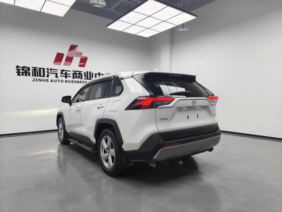 豐田 RAV4  2018款 榮放 2.0L CVT兩驅(qū)風(fēng)尚版圖片