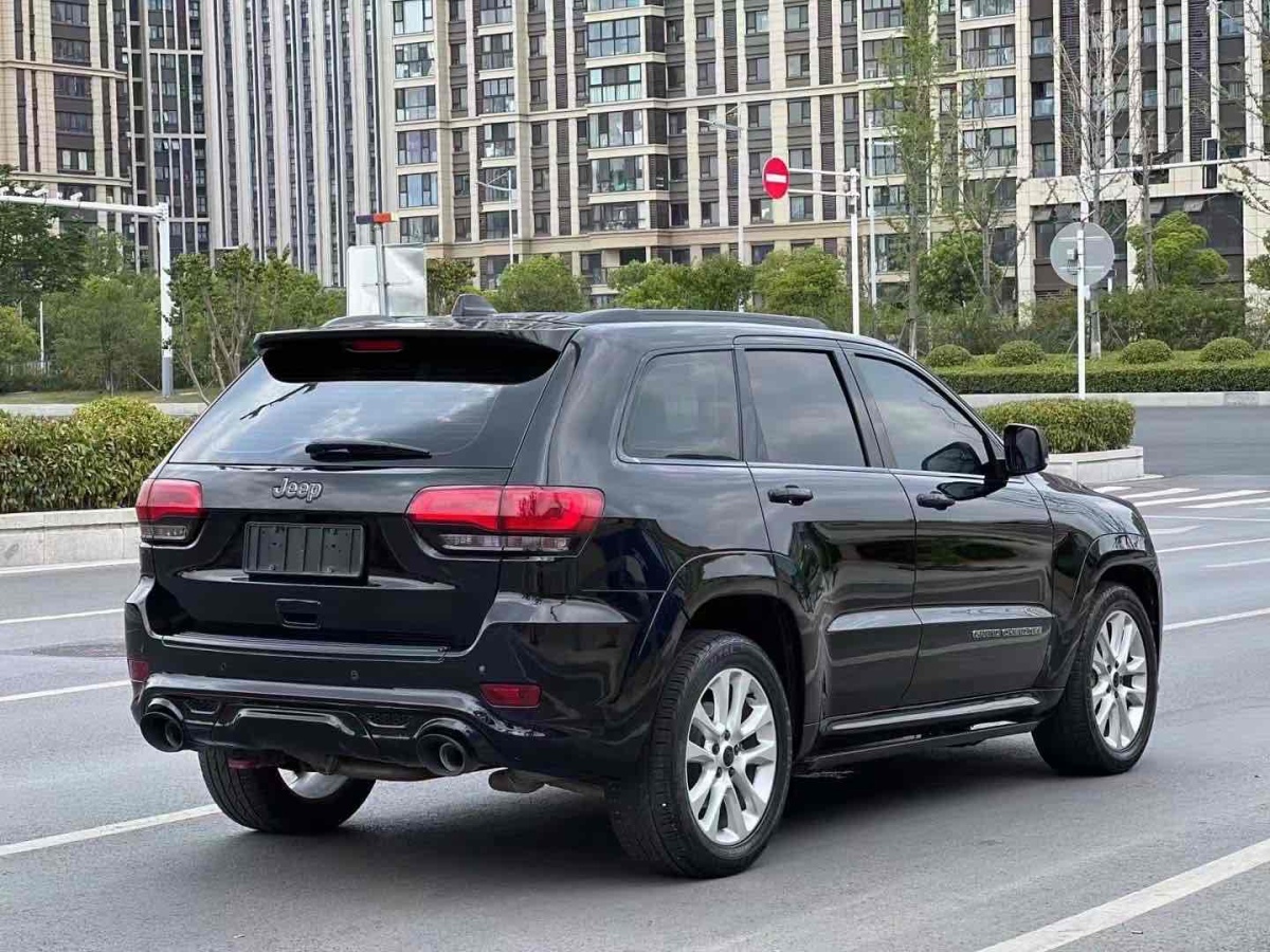 2018年10月Jeep 大切諾基  2017款 3.0L 舒享導(dǎo)航版